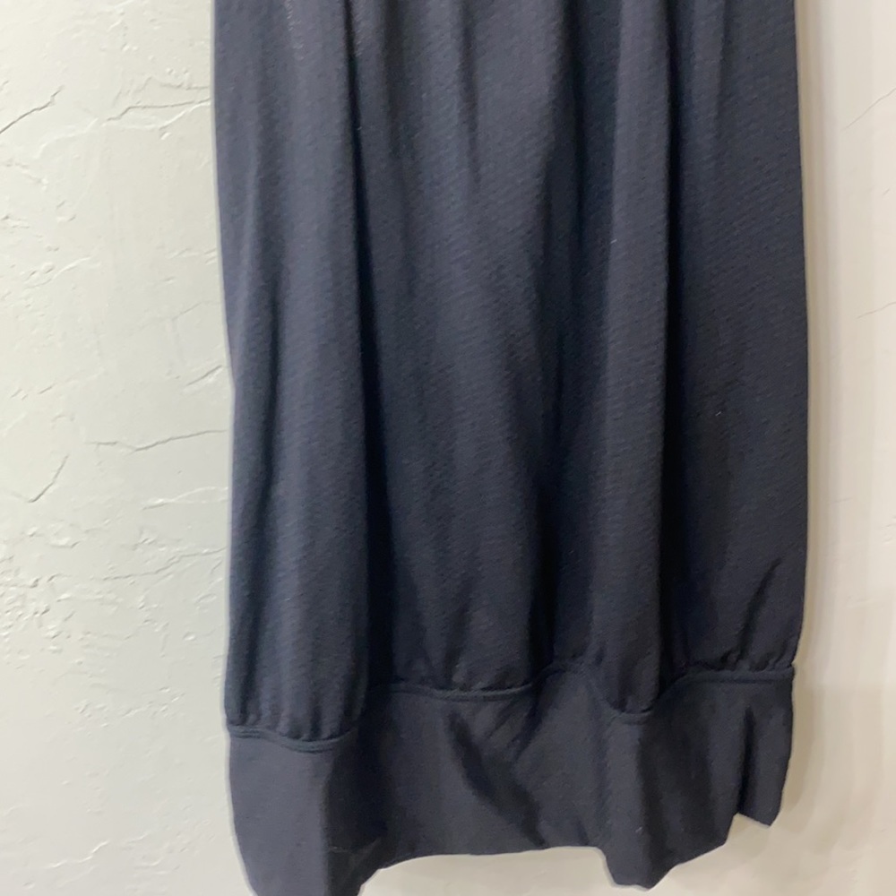 Lululemon black work out top size 4 - Picture 3 of 8